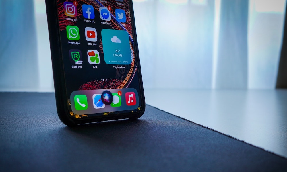اپل موزیک در کنار سیری