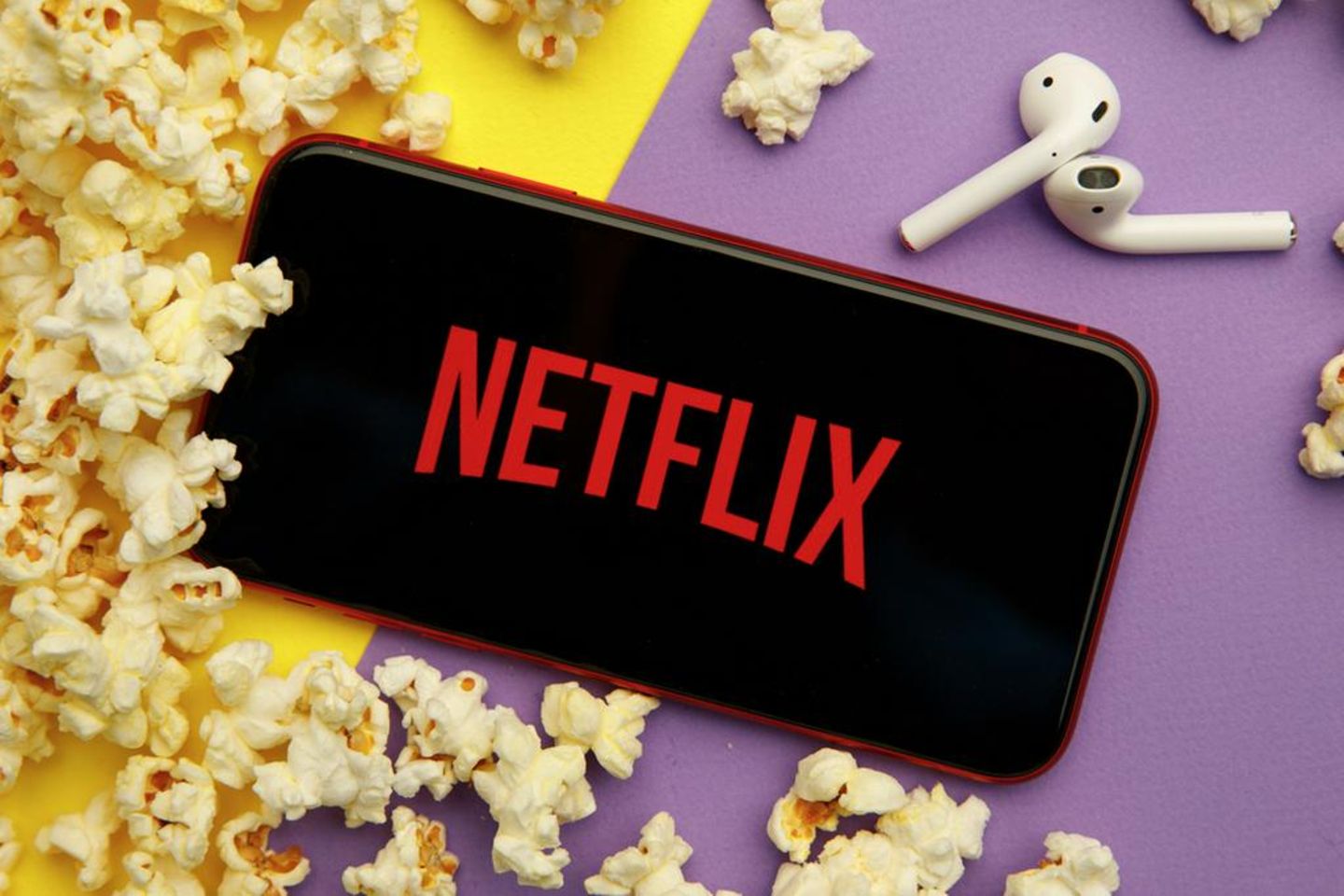 اکانت Netflix روی موبایل