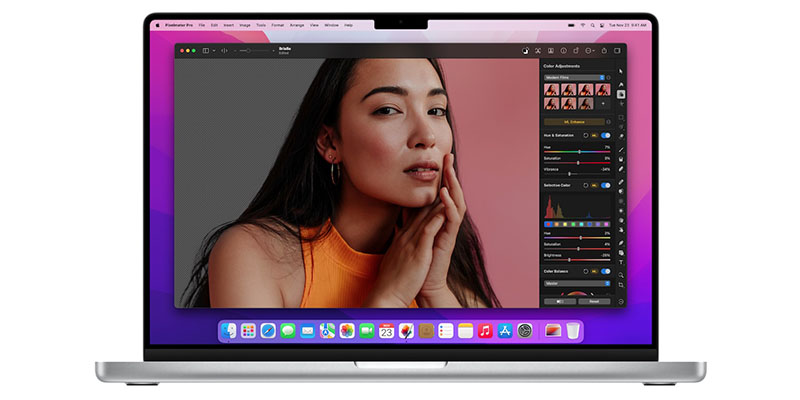 تصویری از محیط برنامه Pixelmator Pro روی مک بوک پرو