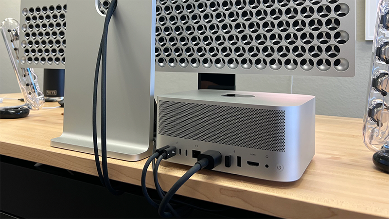 نمایی از پشت بدنه Mac Studio