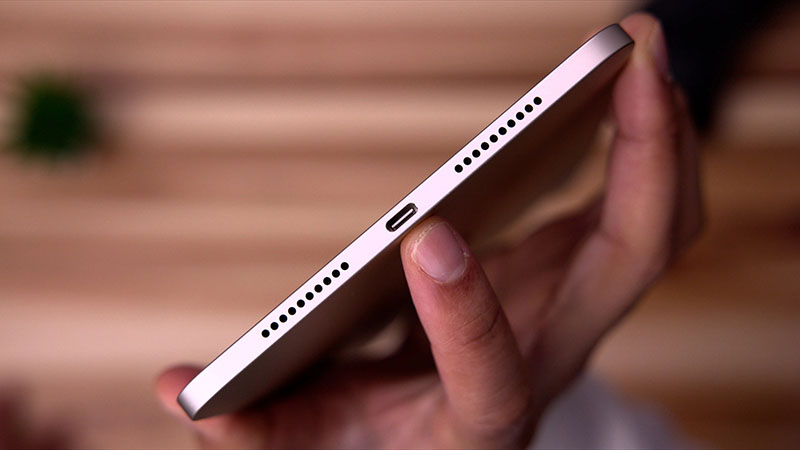 نمایی از درگاه USB-C روی آيپد