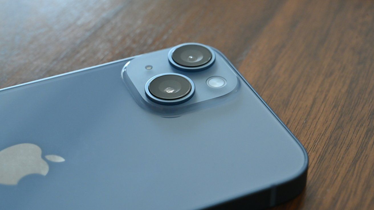 نمای نزدیک iPhone 14