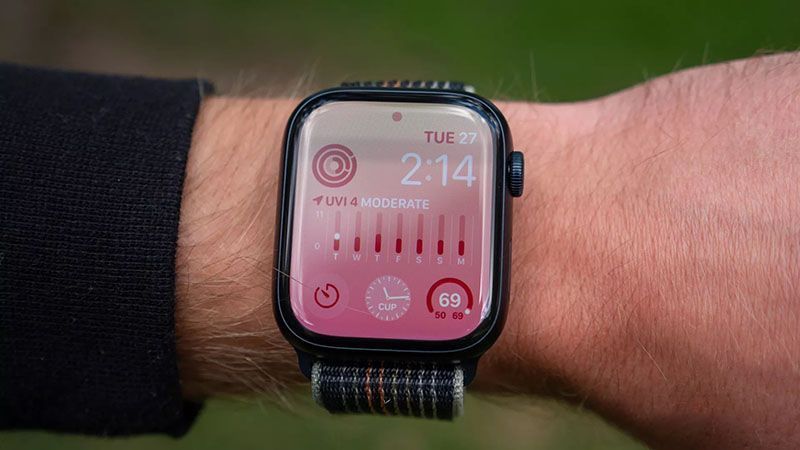 تصویری از نسخه میدنایت Apple Watch Series 8